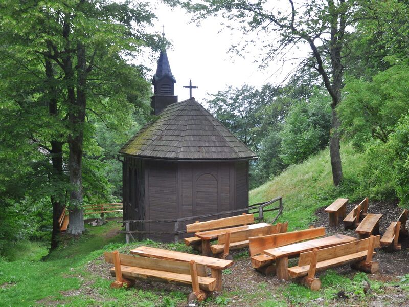 Datei:Hölzerne Kirche Hlatky.jpg