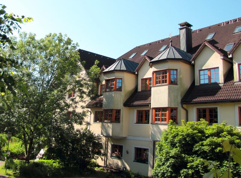 Datei:SH Fasade SGH v Terrasse.jpg