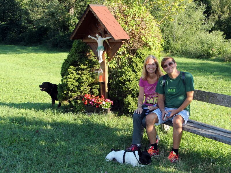 Datei:Rast beim Kreuz.jpg