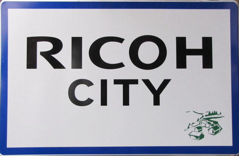 Datei:Ortsschild Ricoh.jpg
