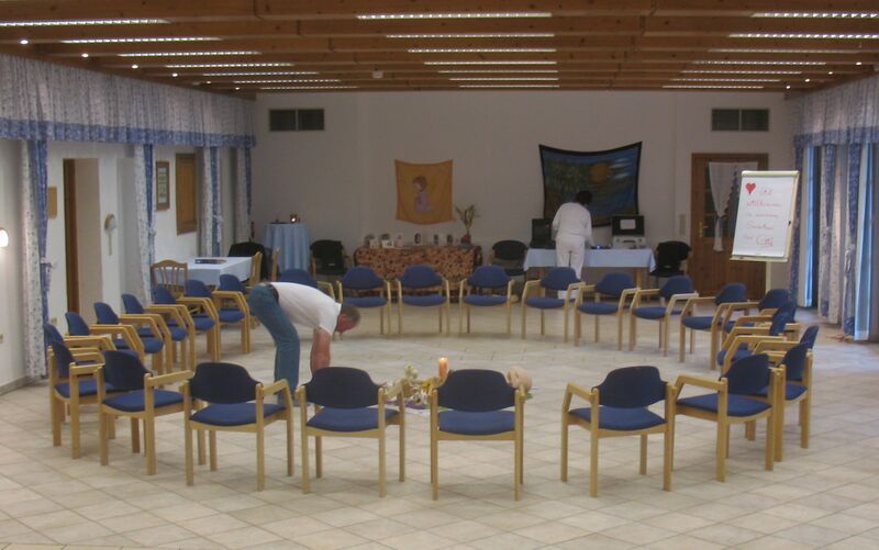 Datei:Sesselkreis - Saal König .JPG