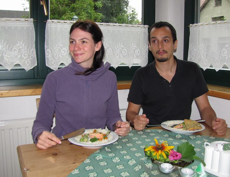 Datei:FAM Ines Arman Tisch.jpg