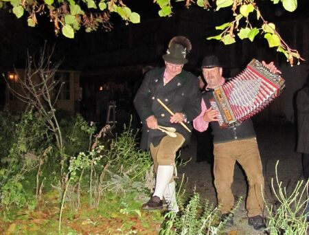 Musikanten bei Ortsübergabe