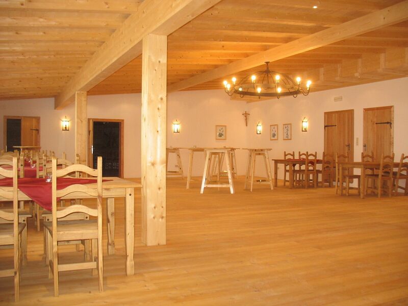 Datei:Dorfwirtshaus Schnittwoar-Raum leer.jpg