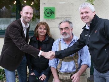 Bild:Wifi Schild Steinschalerhof Leirer 4 Pax.jpg