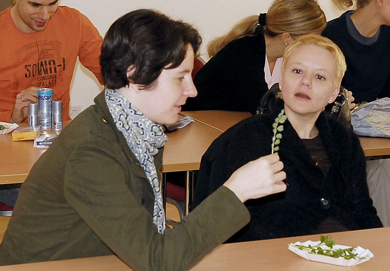 Datei:Verkostung von Wildkräuter.jpg