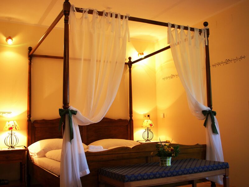 Datei:Zimmer 201 Bett.jpg