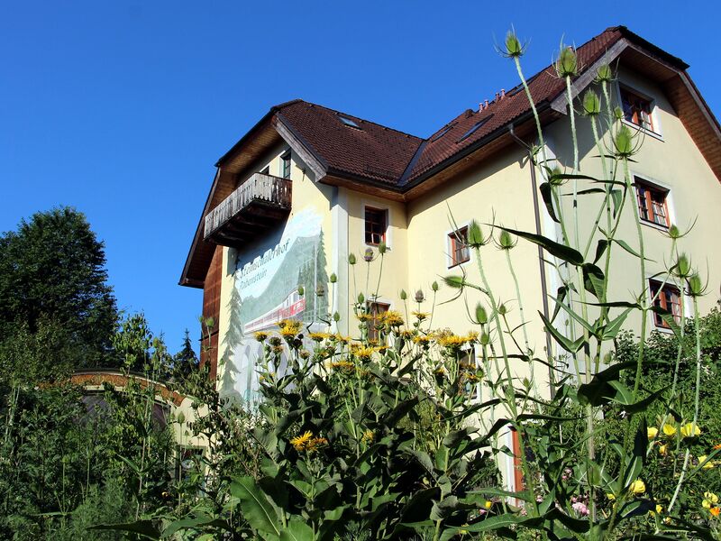 Datei:SH Ostseite Sommer.jpg