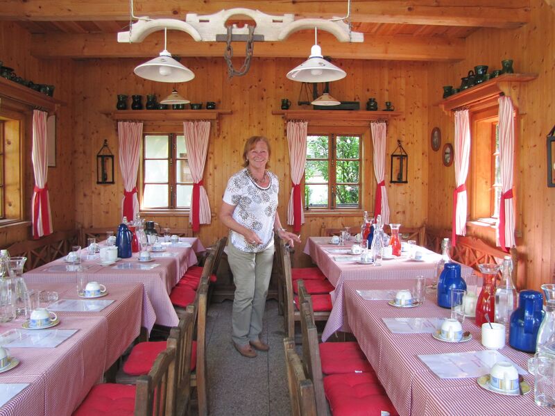 Datei:SH Pfluaghittn Sem Innen.jpg