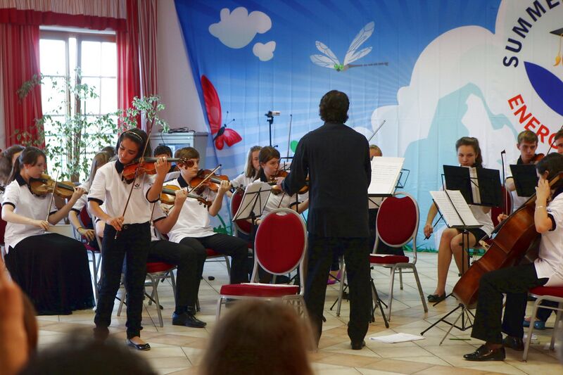 Datei:Open World 2013 Orchester.jpg