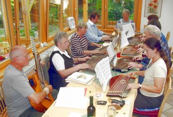 Zithergruppe bei der Probe
