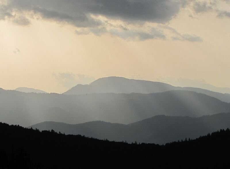 Datei:EST Tiefenwirkung Berge.jpg