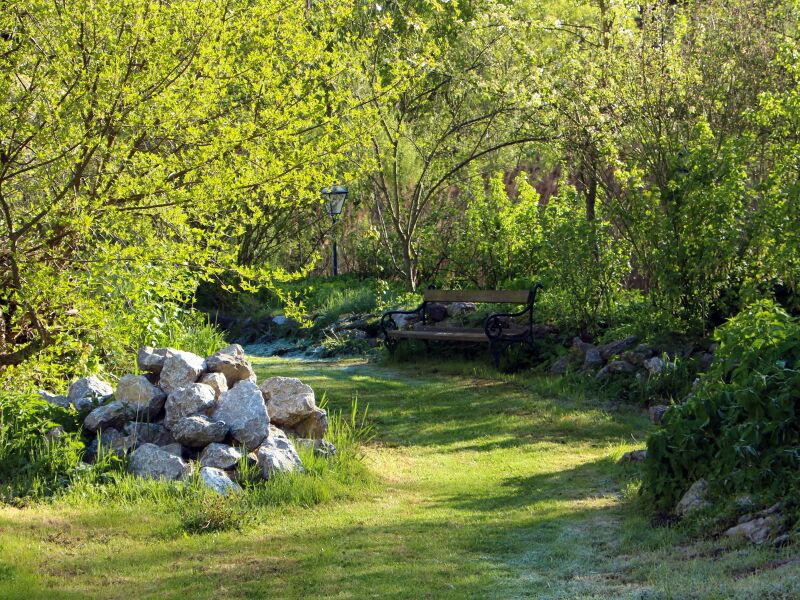 Datei:SG Naturgartenweg Bankerl.JPG