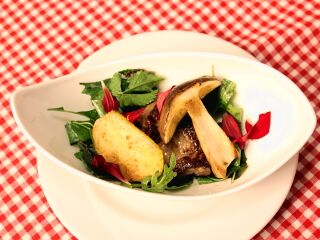 Vorspeise: Wildkräuter als prägende Garnitur und Steinpilz