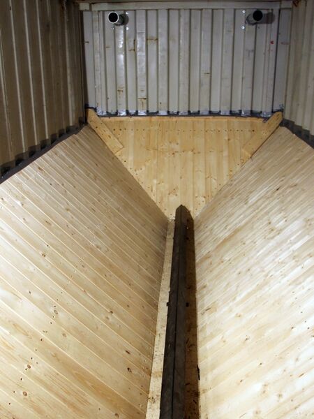 leerer Pelletsbunker