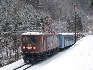 Mariazellerbahn mit der Lok 1099 im Schnee