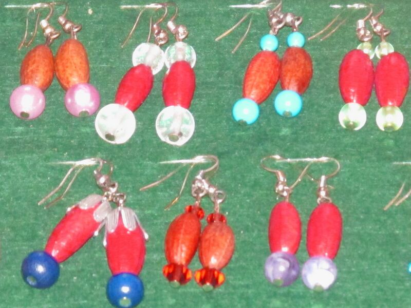 Datei:Dirndlkern Ohringe.jpg