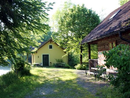 Teichbrücke und rechts Teichhaus - Morgenstimmung