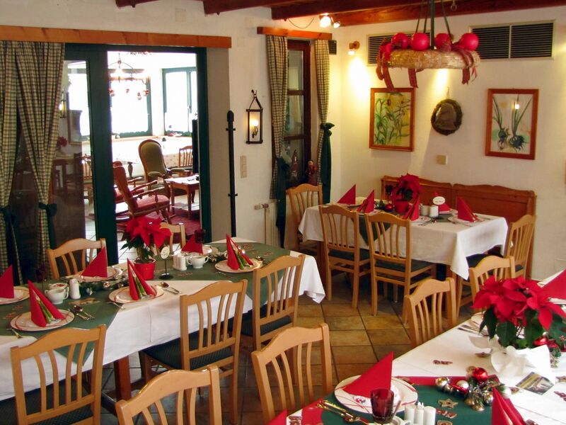 Datei:SH Wintergarten Innenhof um Weihnachten.jpg