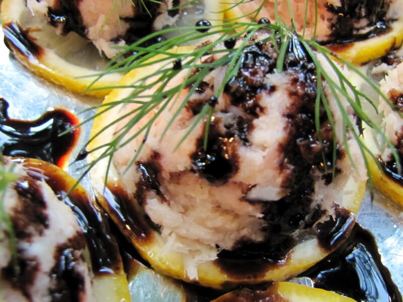 Datei:SK Fischgupferln auf Zitrone.jpg