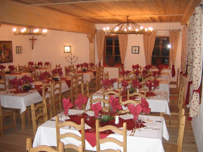 Datei:SD Dorflwirtshaus gedeckt.jpg