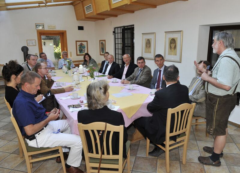 Datei:Begrüßung Delegation Mek-pomm.jpg