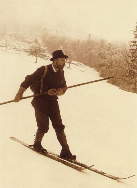 Datei:Zdarsky auf Schier.jpg