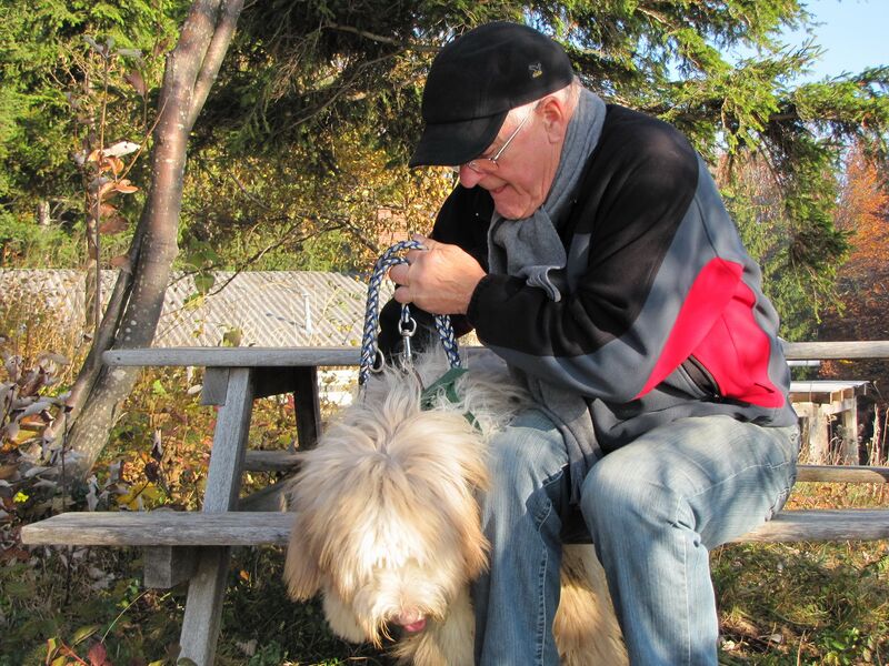 Datei:Helmut kämpft mit Paula.jpg