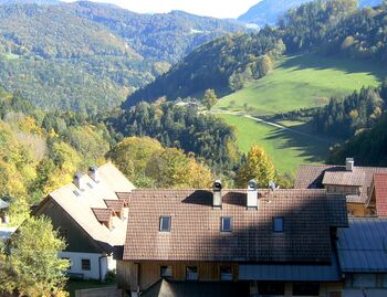 Blick über Dorfplatz im S-Dörfl