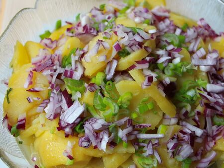 wunderbarer hausgemachter Erdäpfelsalat