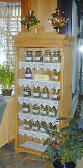 Bild:SH Teekasten m Eigentees.jpg