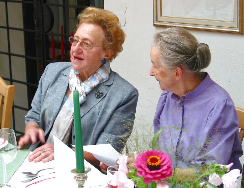 Datei:Oma Herta in Aktion.jpg