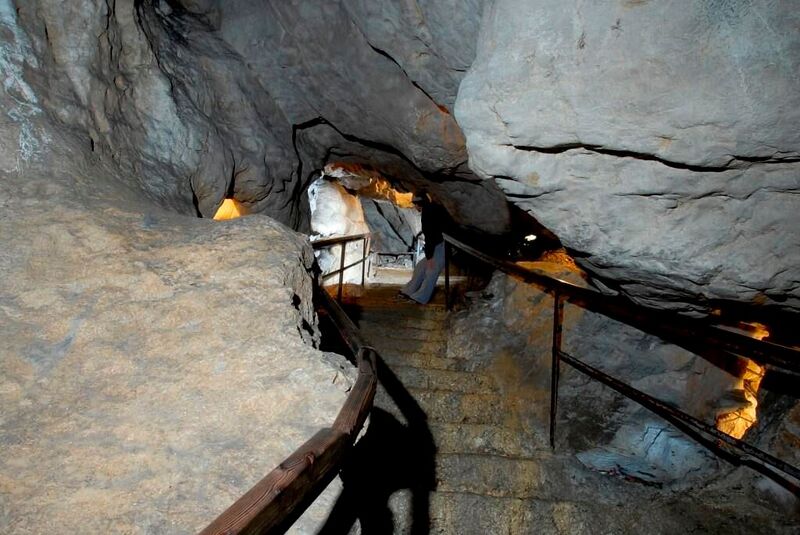 Datei:Nixhöhle Aufgang innen.jpg
