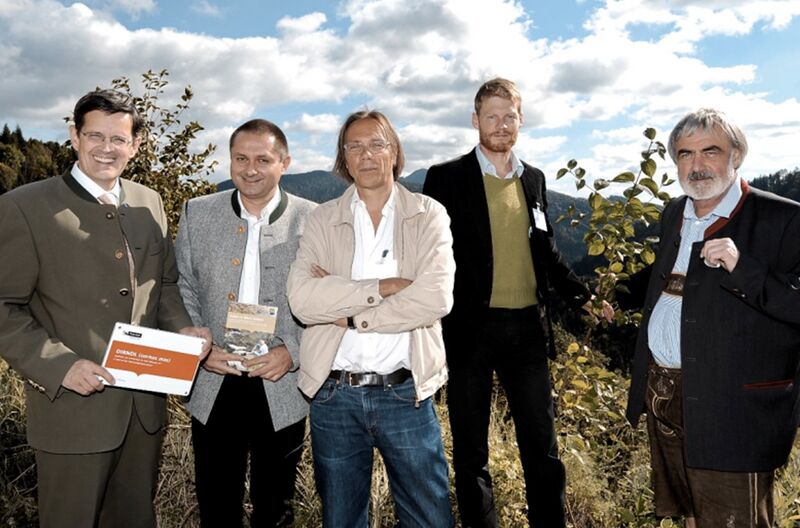 Datei:NHk2010 Dirndl Pflanzung.jpg