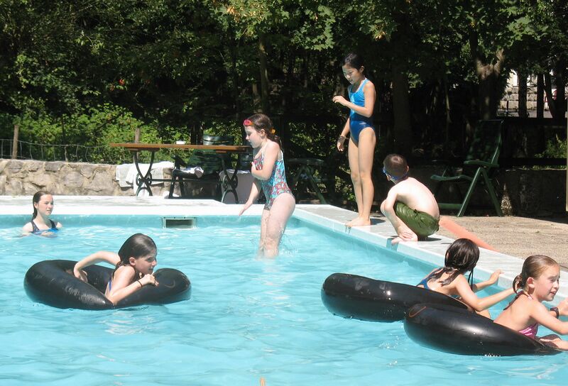 Datei:SH-Schwimmbad.jpg