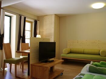 Zimmer Eiche Blick Richtung Balkon