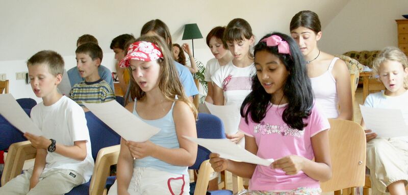 Datei:Gruppensingen mit Wirth2.jpg