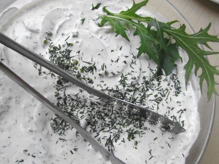 Gurkensalat mit Mizuna-Deko