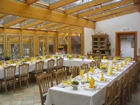 Wintergarten Morgensonne - gedeckt