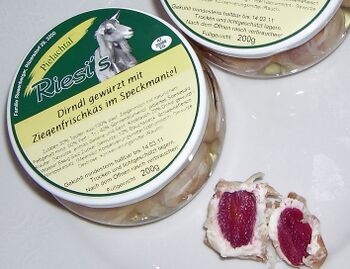 ZiegenKäse Dirndl Speckmantel.jpg