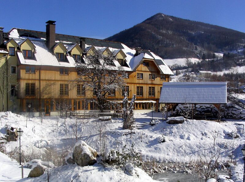 Datei:SH Winter -Südgarten m SGHaus.jpg