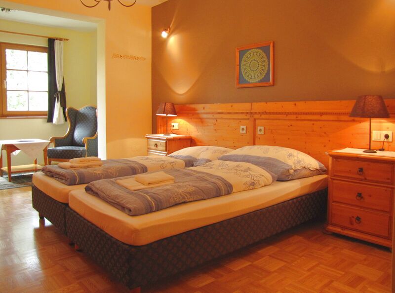 Datei:SH SB Zimmer207.jpg