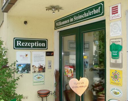 Eingang Rezeption im Steinschalerhof