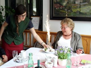 Sprühkerze bei Geburstagen als kleine Aufmerksamkeit