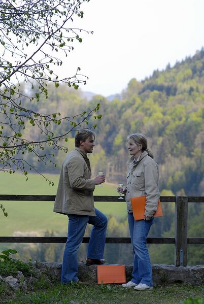 Datei:Seminarpause im Grünen 01.jpg