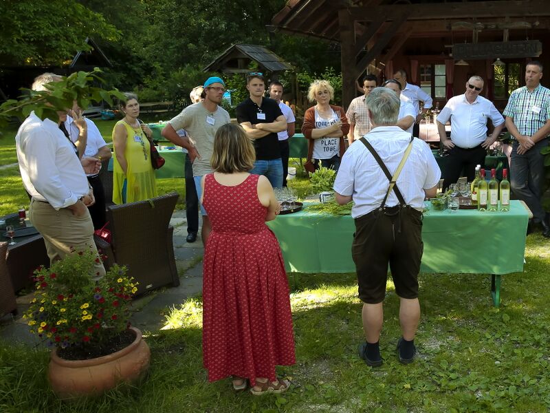 Datei:Wildkräuter-Teamkochen Einführung.jpg