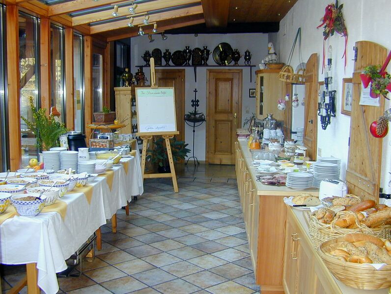 Datei:SH Buffetbereich.jpg