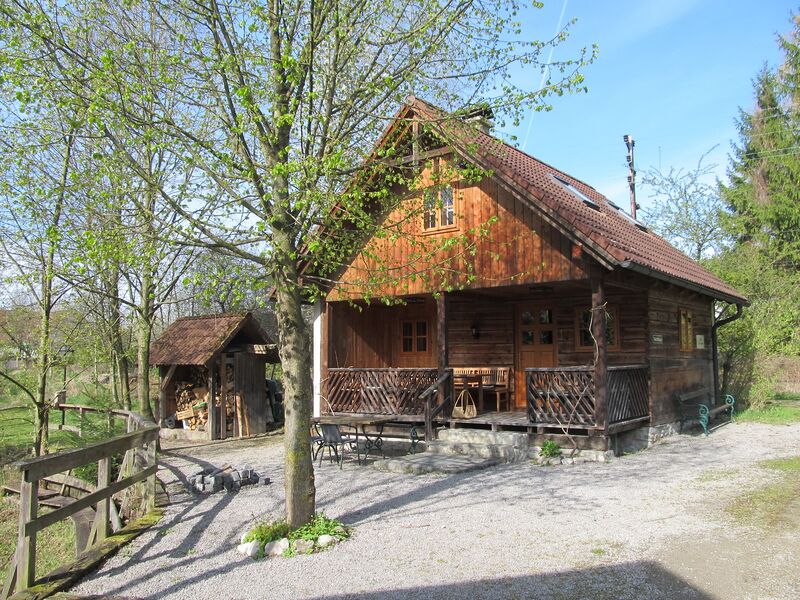 Datei:SH Teichhaus Frühjahr.jpg