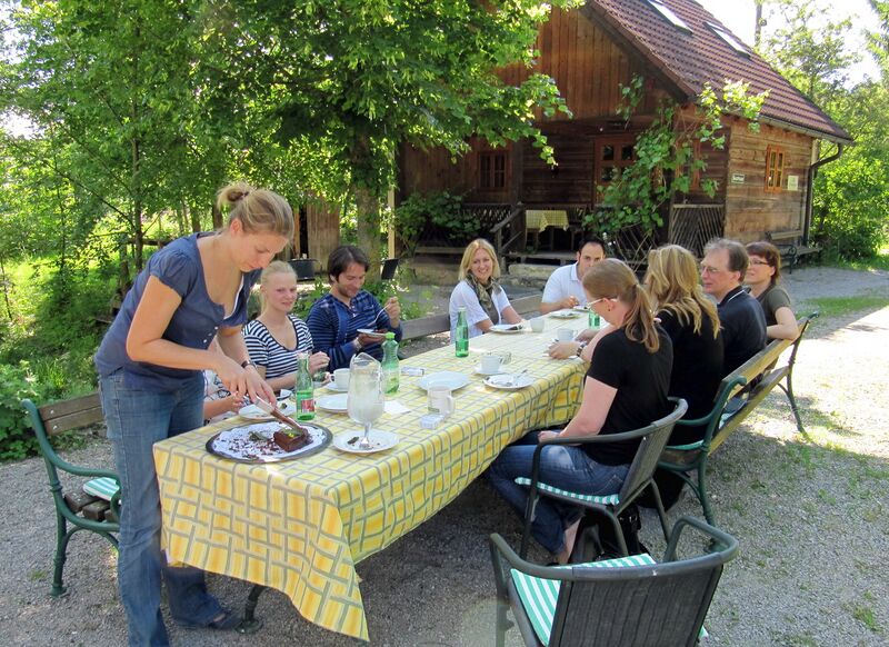 Datei:SH-Pause im Grünen.jpg