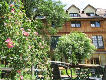 Speckbirn-Rondo außen - zur Blüte